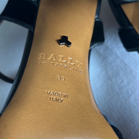 Bally velvet strap shoe - Picture 7 of 10